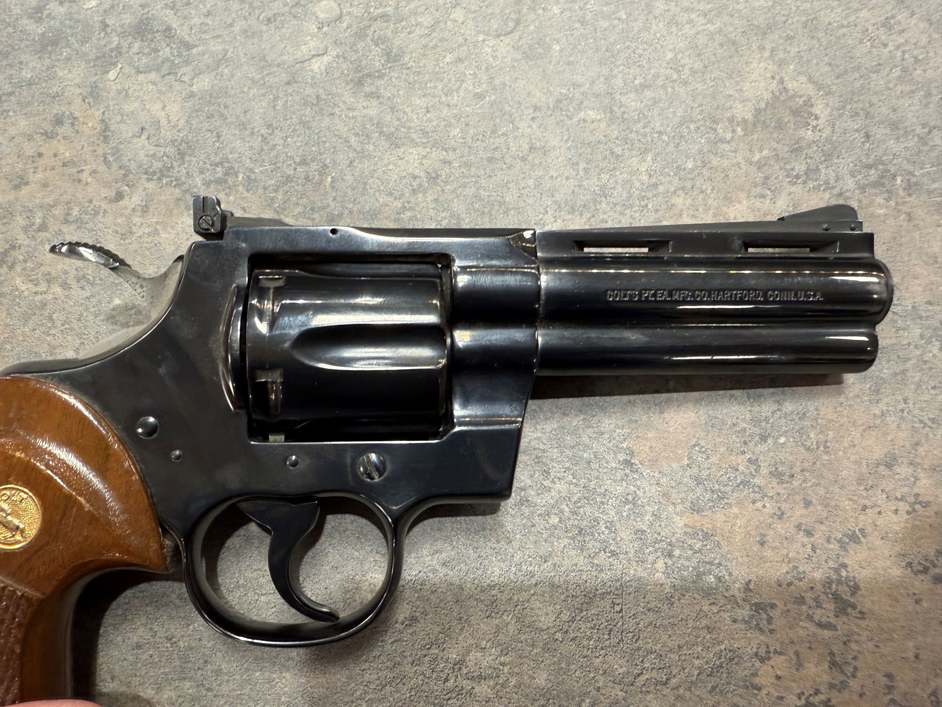 REVOLVER COLT PYTHON 357 MAGNUM 4 "